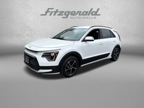 Snow White Pearl 2025 Kia Niro EX