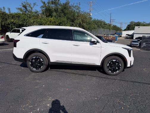 Glacial White Pearl 2026 Kia Sorento S