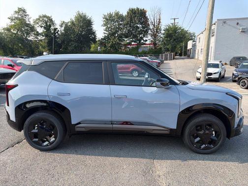 Pale Gray 2027 Kia Seltos X-Line S