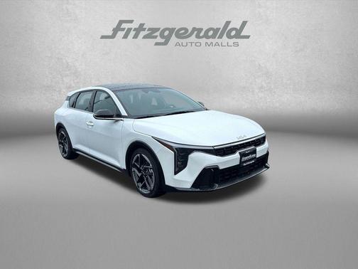 Snow White Pearl 2026 Kia K4 GT-Line