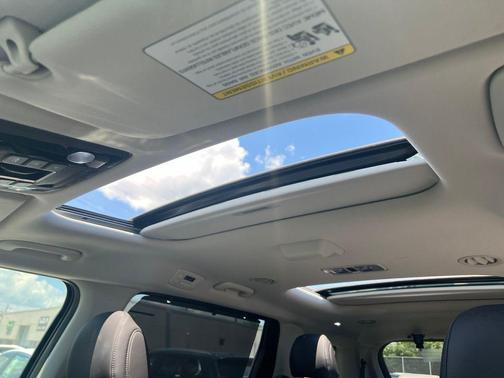 Aurora Black Pearl 2025 Kia Carnival SX