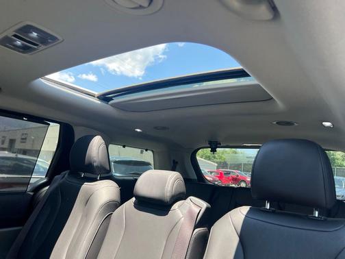 Aurora Black Pearl 2025 Kia Carnival SX