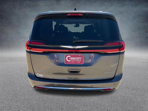 Granite Crystal Metallic Clearcoat 2023 Chrysler Pacifica Limited