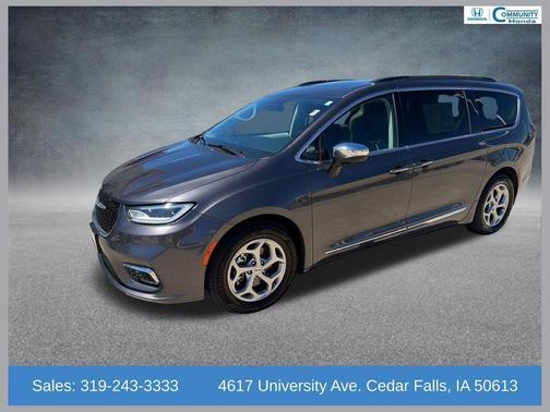 Granite Crystal Metallic Clearcoat 2023 Chrysler Pacifica Limited