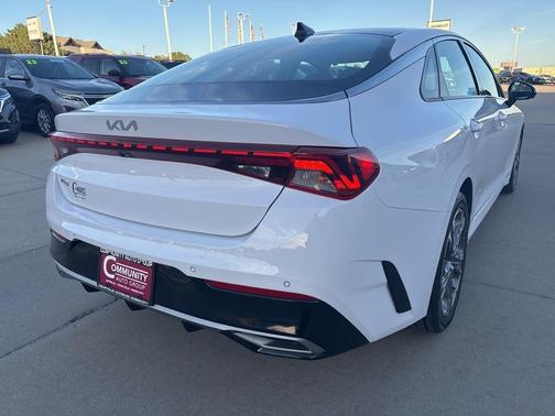 2022 Kia K5 EX
