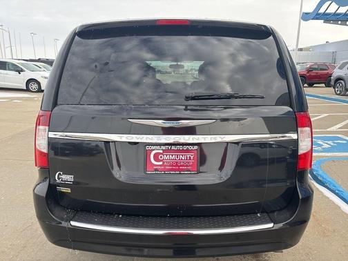 2016 Chrysler Town & Country Touring