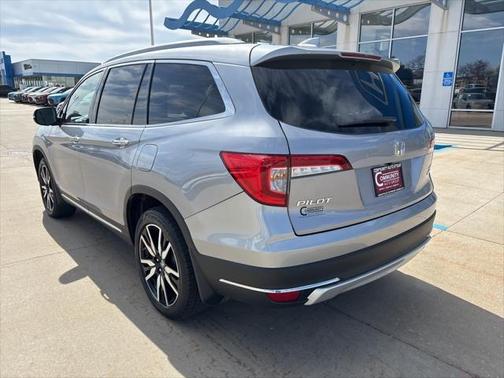 2022 Honda Pilot Touring 8-Passenger