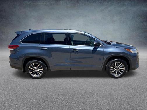 Shoreline Mist 2018 Toyota Highlander XLE