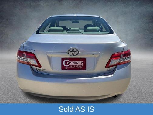Classic Silver Metallic 2011 Toyota Camry LE