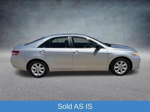 Classic Silver Metallic 2011 Toyota Camry LE