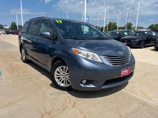 2017 Toyota Sienna XLE