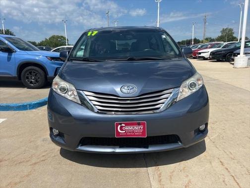 2017 Toyota Sienna XLE
