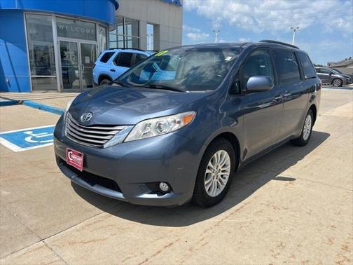 2017 Toyota Sienna XLE