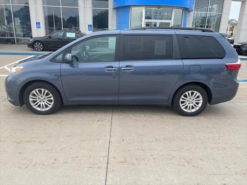 2017 Toyota Sienna XLE