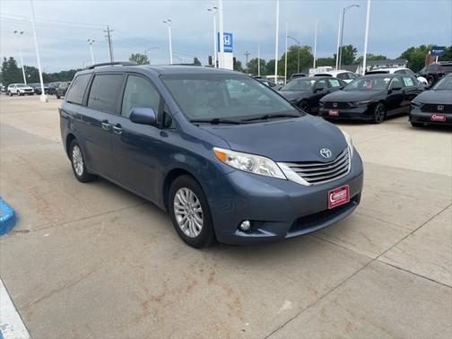 2017 Toyota Sienna XLE