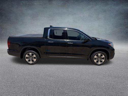 Crystal Black Pearl 2017 Honda Ridgeline RTL-E