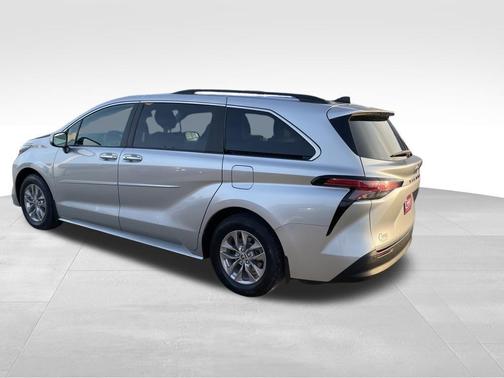 2022 Toyota Sienna XLE