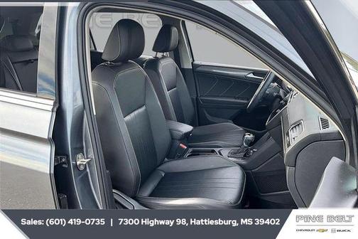 Platinum Gray Metallic 2022 Volkswagen Tiguan 2.0T SE