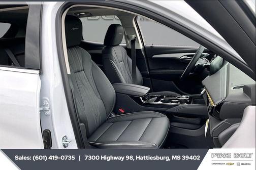 Iridescent White Tricoat 2026 Buick Envision Avenir AWD