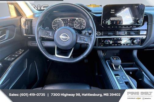 2022 Nissan Pathfinder SL 2WD