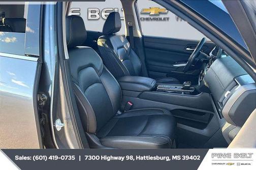 2022 Nissan Pathfinder SL 2WD