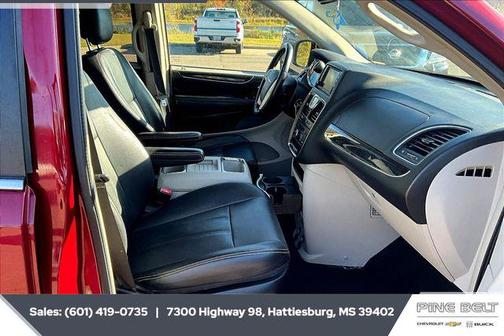 2016 Chrysler Town & Country Touring