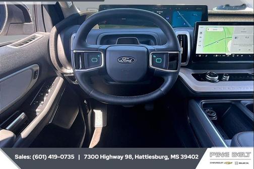 Oxford White 2025 Ford Expedition Active