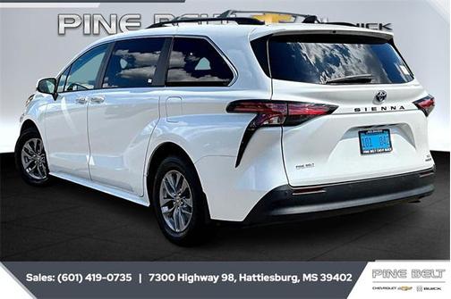 2022 Toyota Sienna XLE 8 Passenger