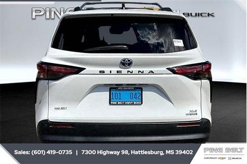 2022 Toyota Sienna XLE 8 Passenger