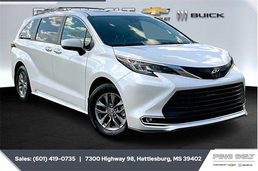 2022 Toyota Sienna XLE 8 Passenger