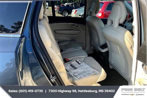 2020 Volvo XC90 T6 Momentum