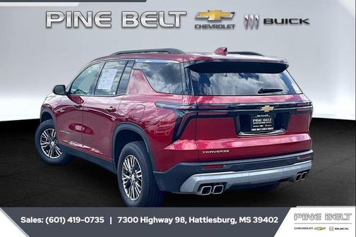 Radiant Red Tintcoat 2026 Chevrolet Traverse LT