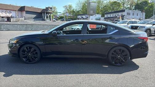Black 2021 Nissan Altima 2.5 SR