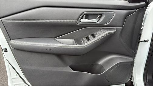 Everest White P 2024 Nissan Rogue SL