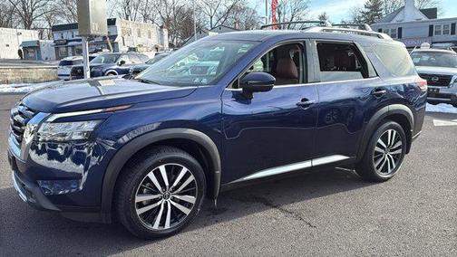 2023 Nissan Pathfinder Platinum