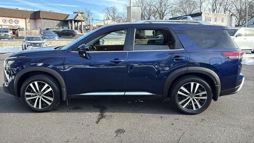 2023 Nissan Pathfinder Platinum