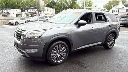 2023 Nissan Pathfinder SL