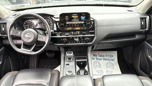 2023 Nissan Pathfinder SL