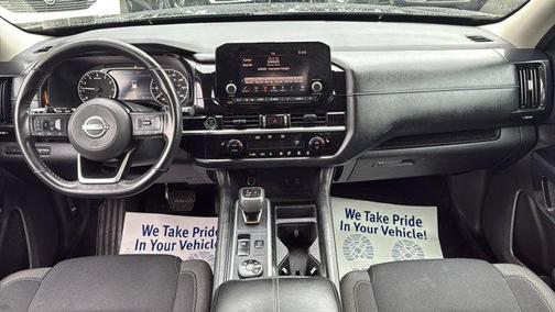 2022 Nissan Pathfinder SV