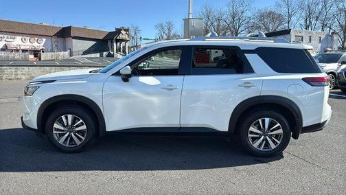 2022 Nissan Pathfinder SL