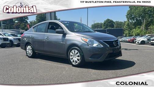 Gun Metallic 2017 Nissan Versa 1.6 SV