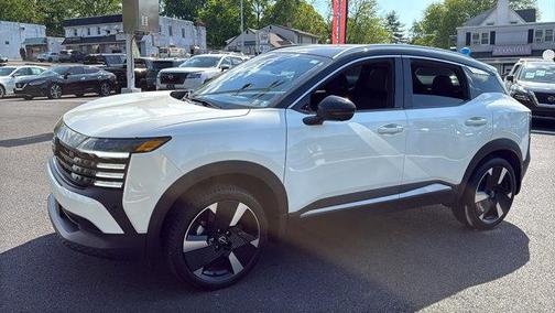 2t Wht Blk Roof 2026 Nissan Kicks SR