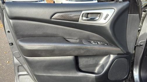 2020 Nissan Pathfinder SL