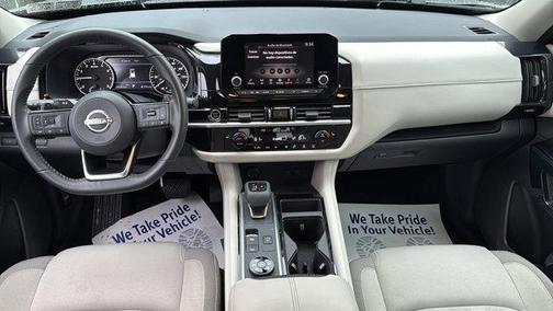 2022 Nissan Pathfinder SV