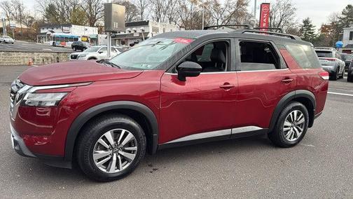 2022 Nissan Pathfinder SL