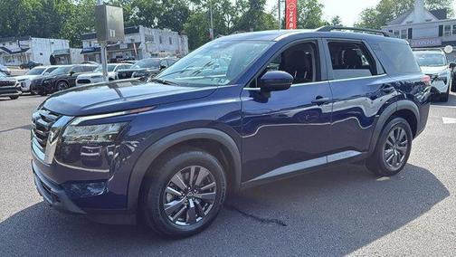 2022 Nissan Pathfinder SV