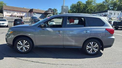 2020 Nissan Pathfinder SV