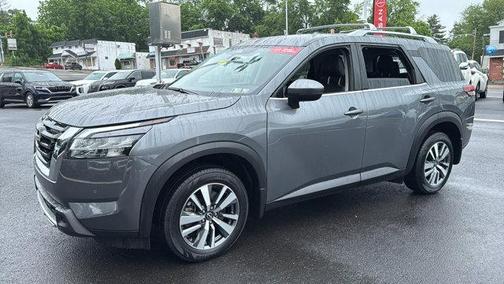 2024 Nissan Pathfinder SL