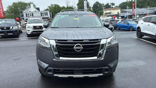 2024 Nissan Pathfinder SL