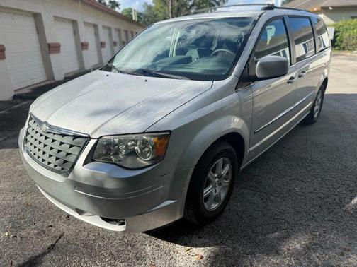2010 Chrysler Town & Country Touring